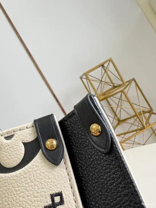 LOUIS ONTHEGO MM VUITTON 0604
